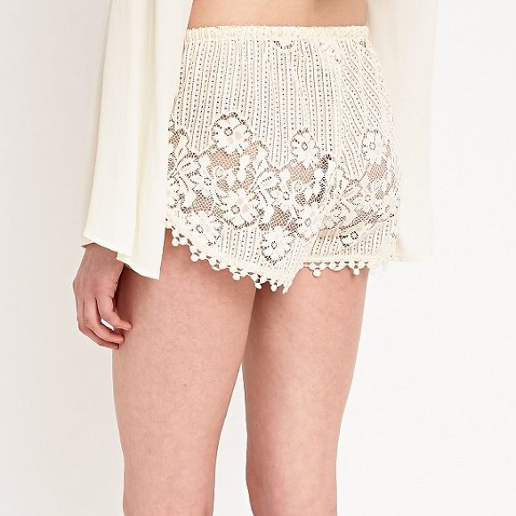 Band of Gypsies Off White Crochet Dolphin Ivory Lace Up Cover Up Swim Shorts XS - Picture 3 of 9